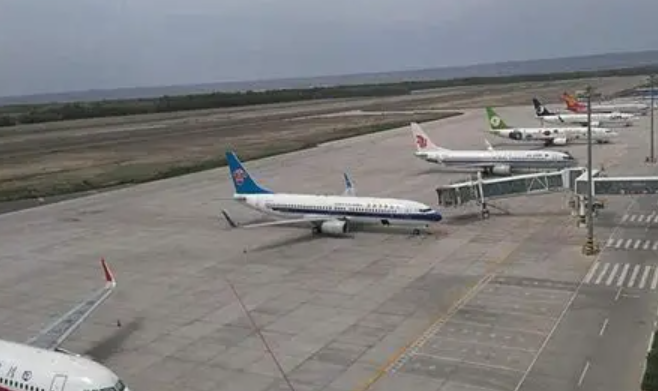 克拉玛依机场服务提升，乘客反馈与工作人员努力的真实感受是什么？解码小机场服务觉醒之路：从一条抖音差评到四轮体验升级的共情实践！
