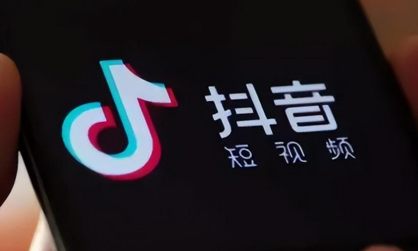 抖音直播间管理员如何实现飘屏文字？如何维护主播？飘屏锁客话术×违规词实时过滤×促销节奏把控，高转化场控SOP！