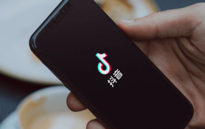 抖音流量密码何在？三大技巧轻松抢占热门话题，引爆千万曝光！从用户行为模式到视频发布优化，全面掌握短视频引流核心方法论！