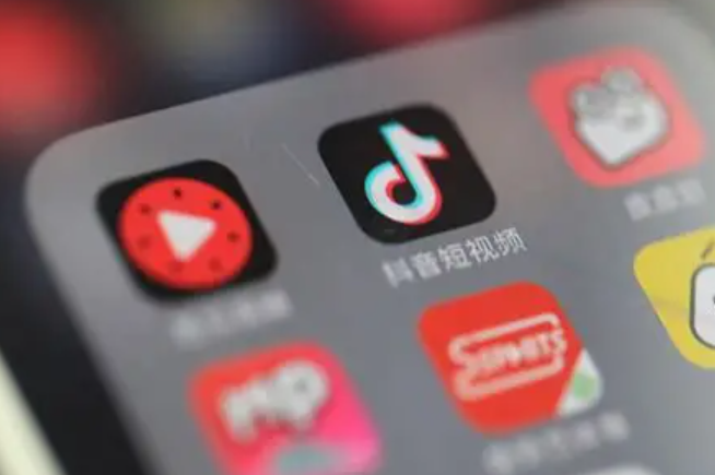 抖音直播带货流量分配机制解读，如何快速获取自然流量？解析自然流量获取核心策略：教你快速突破流量瓶颈，实现直播间转化率飙升！