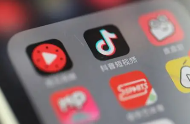 想在抖音海量流量中分一杯羹？你的壁纸小程序真的准备好对接流量主了吗？破解中小企业与个人创业者的盈利瓶颈，实现流量变现！