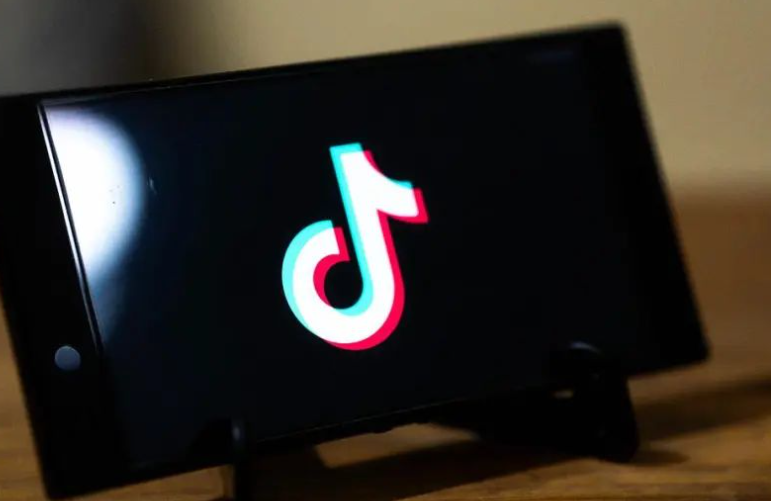 抖音百万流量如何精准引流至微信？你的私域沉淀真的做对了吗？揭秘从抖音公域到微信私域的三大转化路径！