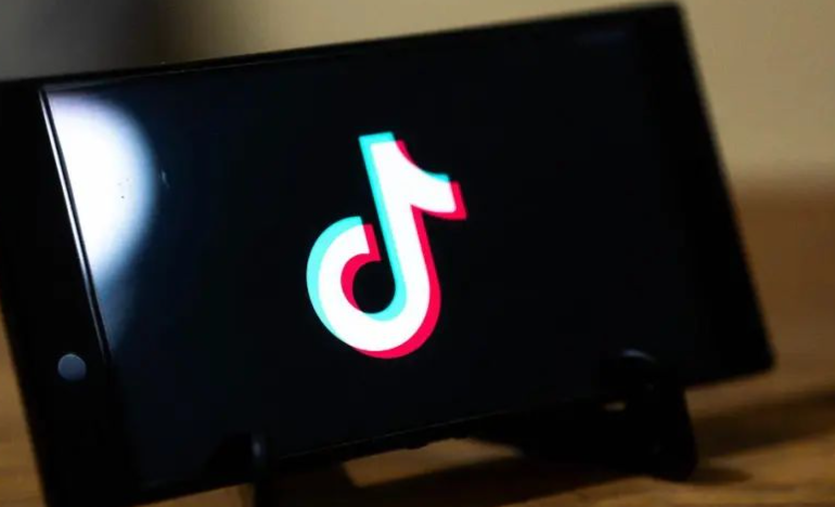 抖音流量密码何在？云媒易总结热门话题、内容质量、标题优化、算法运用四大核心策略，助力创作者引爆流量！