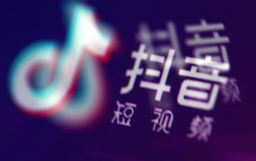 AI绘画真是抖音零基础创作者的爆红捷径吗？揭秘从技术原理到流量密码，如何借助AI工具实现艺术创作与商业变现的双重突破！