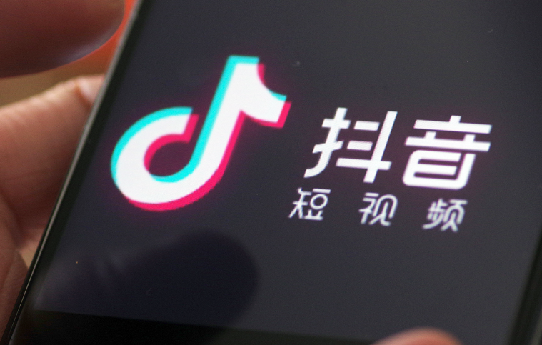 AI绘画真是抖音零基础创作者的爆红捷径吗？揭秘从技术原理到流量密码，如何借助AI工具实现艺术创作与商业变现的双重突破！