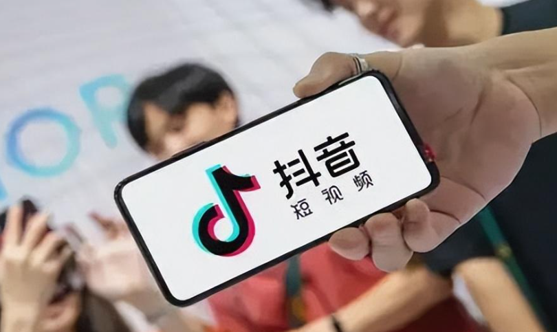 抖音账号更换IP地址，真会触发流量“隐形惩罚”吗？深度解析IP变更对消息接收与直播推荐的影响机制，及规避流量波动的实操策略！