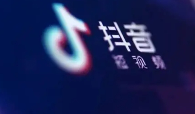 抖音个人IP真是突破流量瓶颈的“金钥匙”吗？从精准定位到持续变现，四步打造独特人设，避免盲目跟风与急于求成的常见误区！