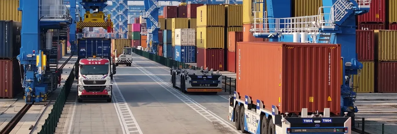 选择出口港口的关键点是什么？如何挑选适合自己的港口？2025出口港口选择指南！5大黄金法则帮你省下百万运费！