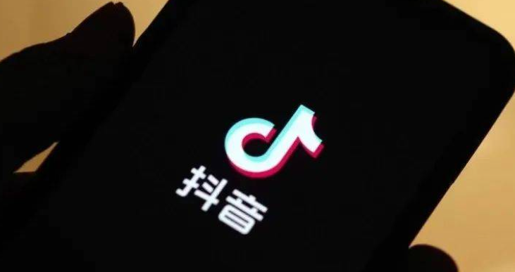 如何用数行代码实现抖音每日推荐视频的随机爬取？从API调用到反爬虫对策，全面探讨数据获取的合法路径与应用价值！