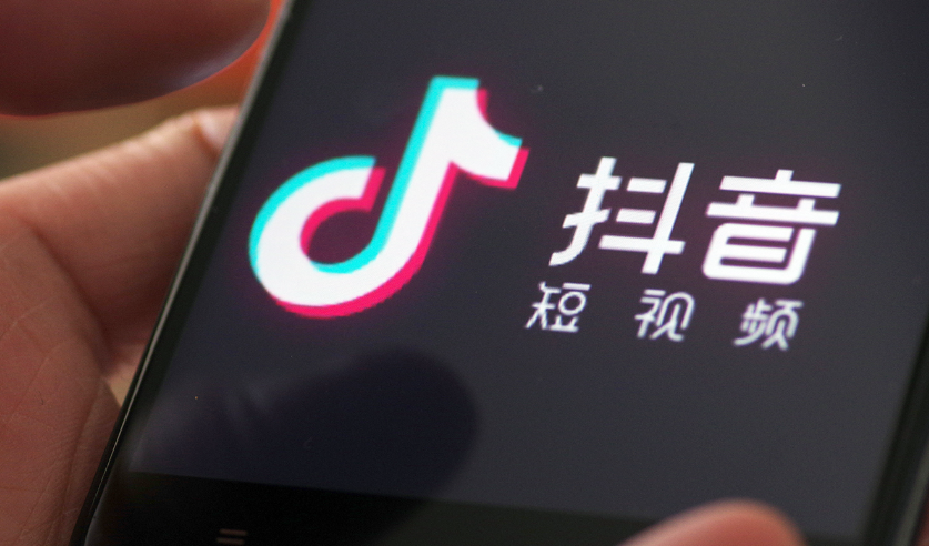 新号如何靠自然流量突破10万播放？把握抖音算法偏好，从内容精炼、账号规范到发布时间选择，系统构建冷启动阶段的流量增长引擎！