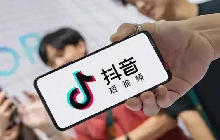 面对激烈竞争，抖音图文如何突破重围赢得推荐？基于平台算法偏好，构建内容质量+用户互动+视觉优化的三重保障体系，抢占一级流量入口！
