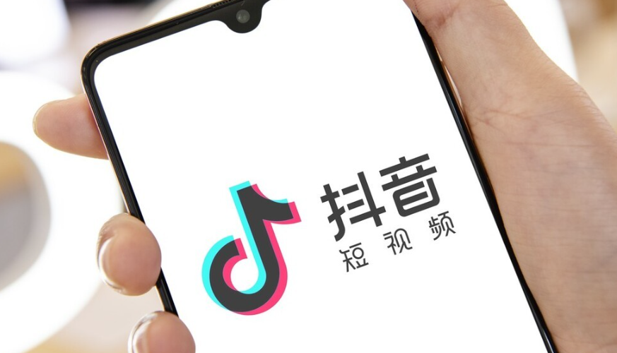 想在抖音带货却总没流量？这四招真的管用吗？深度解析精准受众定位、爆款内容创作、算法时机把握与跨界合作，构建持续引流的带货体系！