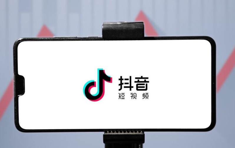 在抖音，凭什么有人能长期稳定赚钱，而你总是流量起伏不定？从内容创新、热点追踪到短剧推广与粉丝运营，构建持续变现的完整体系！