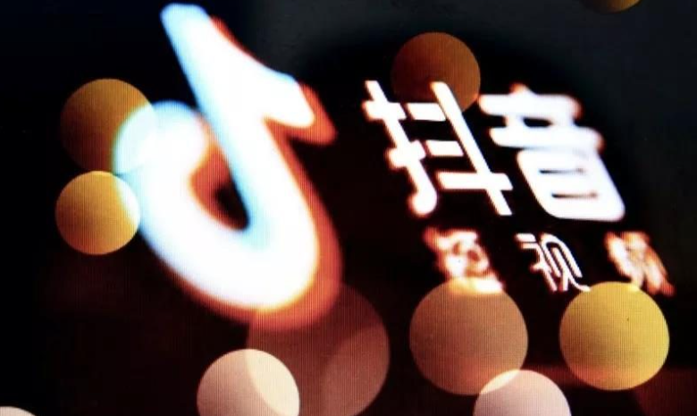 PHP真能完美复刻抖音推荐算法吗？从流量池机制到漏斗筛选，深度解析推荐系统源码实现与优化策略！