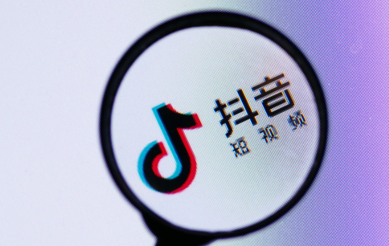 抖音创作与直播真能轻松实现流量变变现吗？深度解析四大创作核心要素与直播带货成功秘籍，助力创作者突破流量瓶颈！