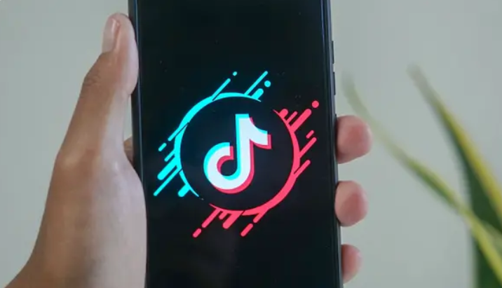 美业抖音训练营真是门店流量破局的关键吗？揭秘从0到10W＋粉丝实战路径，解析账号定位与流量获取的核心策略！