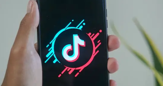 如何告别抖音限流困扰，快速提升播放量？判断限流信号，规避内容违规、优化发布与互动：一站式解决方案助你突破流量瓶颈，重获推荐！