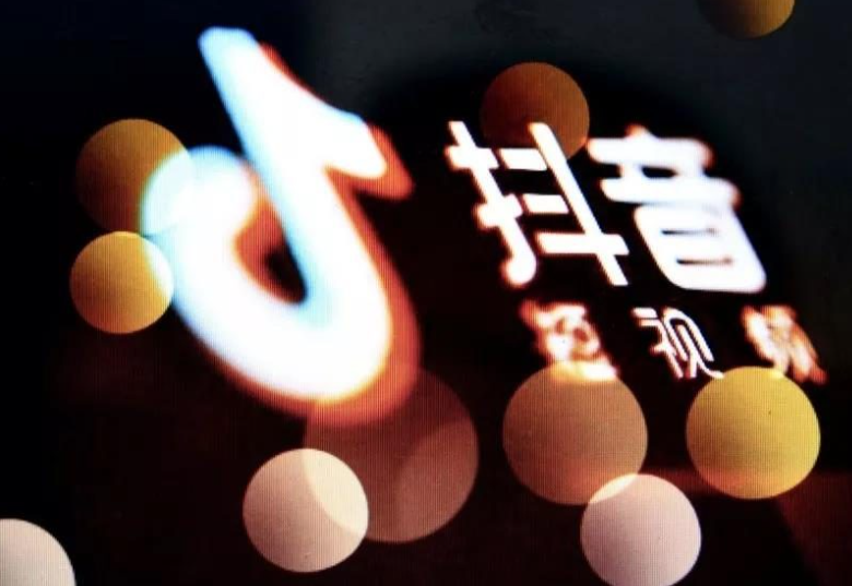 如何利用抖音算法核心参数引爆流量？解析观看时长、互动率与视频质量等关键指标，提供实用优化策略，助力创作者高效提升视频曝光与热度！