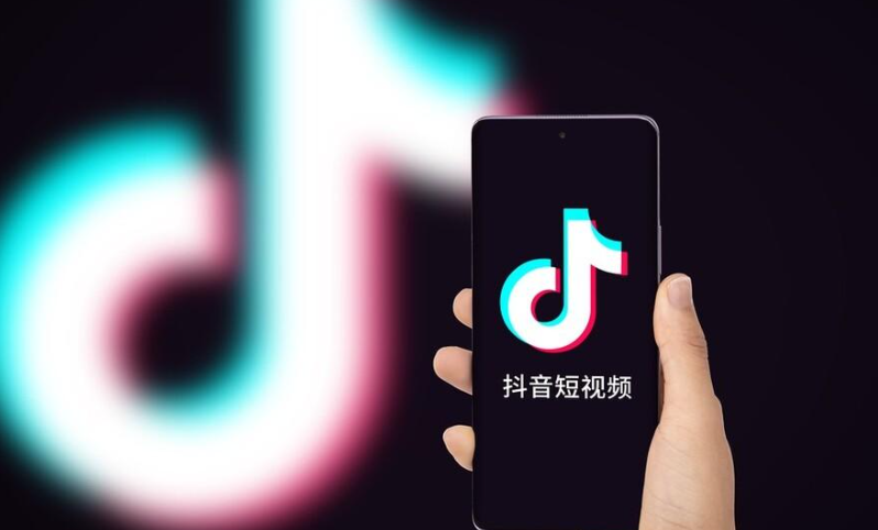 小白如何靠AI变现轻松月入3W＋？揭秘AI内容创作、视频直播与游戏开发三大热门领域，从工具选择、流量获取到实战策略！