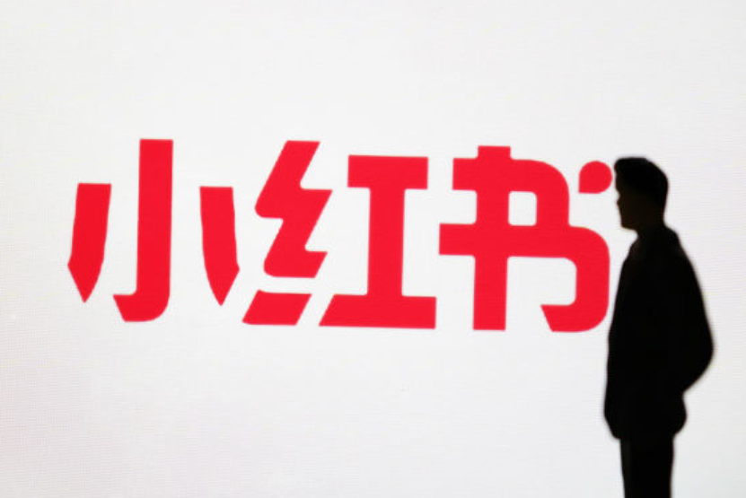 17篇笔记如何引爆30万粉丝？小红书涨粉秘籍大揭秘！解析@女生独立计划40天爆款路径：从表情包运用到发布节奏的五大核心策略！