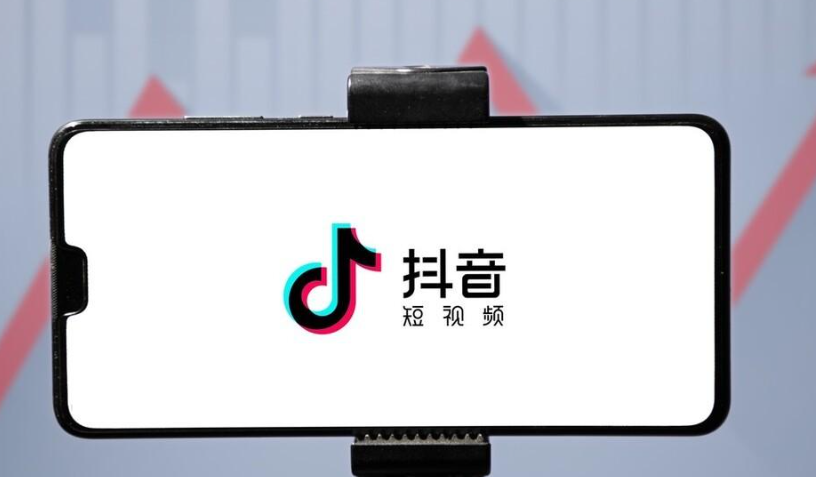 抖音直播破2亿，品牌能学到什么？解密流量获取、明星效应与平台战略——从雷军直播看品牌营销新范式！