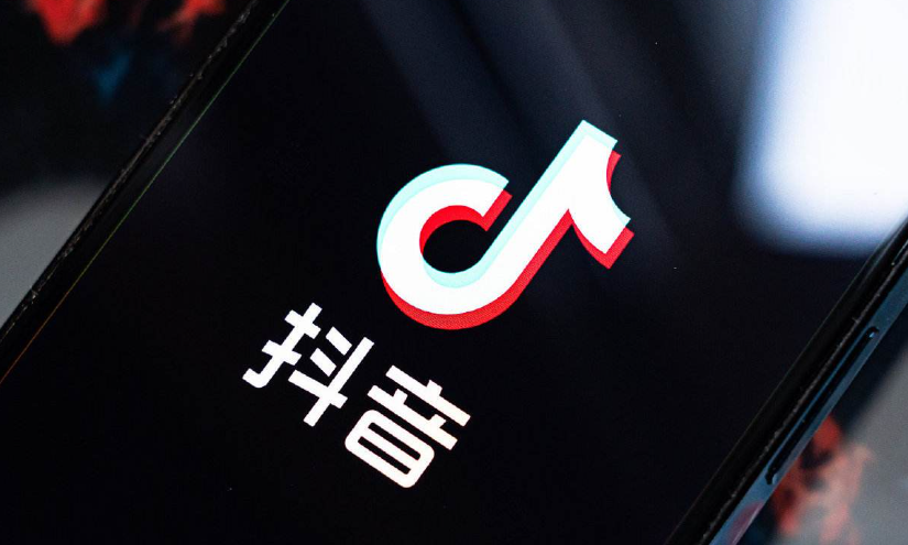 抖音变现真是普通人快速致富的捷径吗？深度解析五大主流变现路径，从星图广告到知识付费的实战指南！