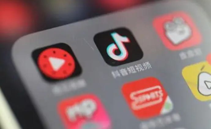 三分钟真能斩获300万播放？抖音瞬爆连爆技术是真是假？从账号定位到内容创作，教你如何精准撬动流量池，实现一夜爆火！