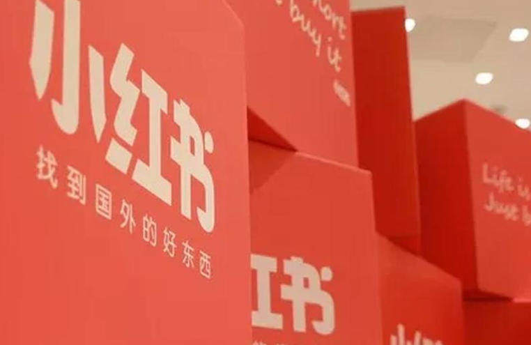小红书枕头如何靠“睡眠变美”年销500万？揭秘场景裂变＋人设突围＋需求造词三板斧，破解低粉账号高转化率的营销密码！