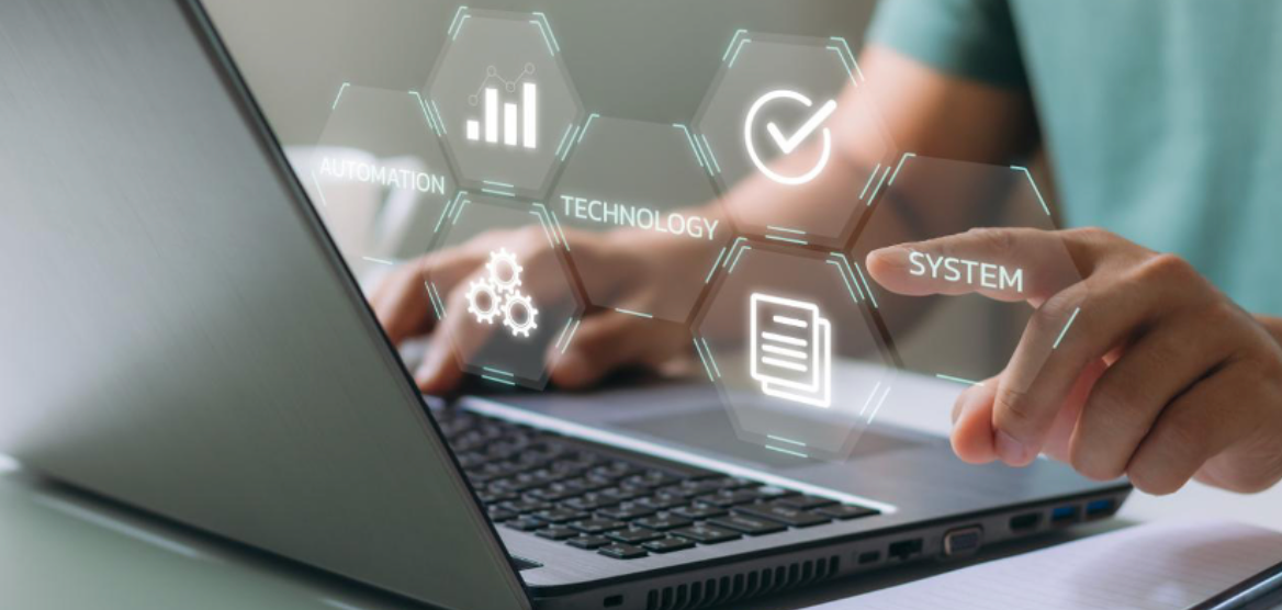 AI训练场景算法有哪些类型？训练平台如何支持多模型调试与优化？架构演进之路：算法革新与平台突破如何共同推动训练效率倍增