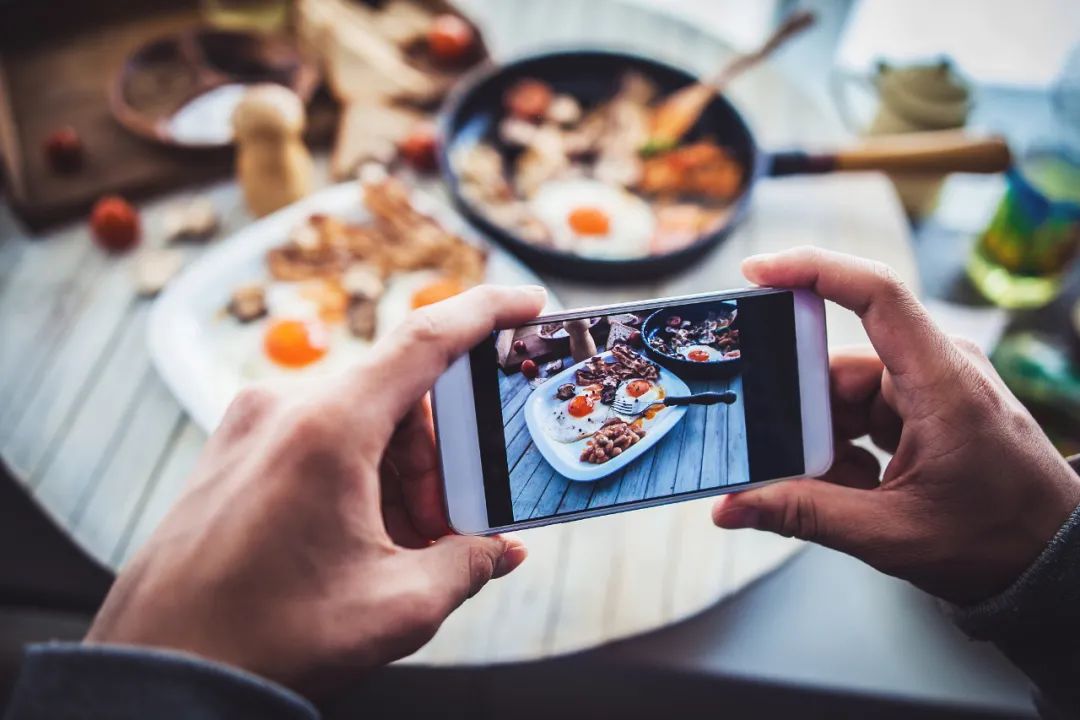 探店达人一条视频收入破万？团购券好卖还是带货佣金高？头部达人月入40万秘诀：靠“团购+带货”复合收入模型实现收益倍增