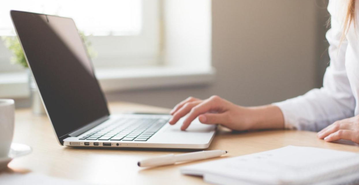 客服外包按坐席收费与按咨询量收费的优缺点分别是什么？比较计费方式怎么选？两种模式对比帮你省到实处