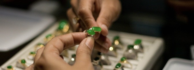 淘宝直播翡翠的押金是多少？直播卖货的技巧是什么？押金规则详解与合规经营指南，破解翡翠直播流量密码实现销售额倍增！